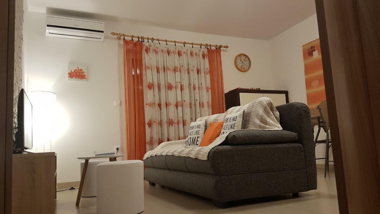 Apartment Orange Brist Пула Екстериор снимка