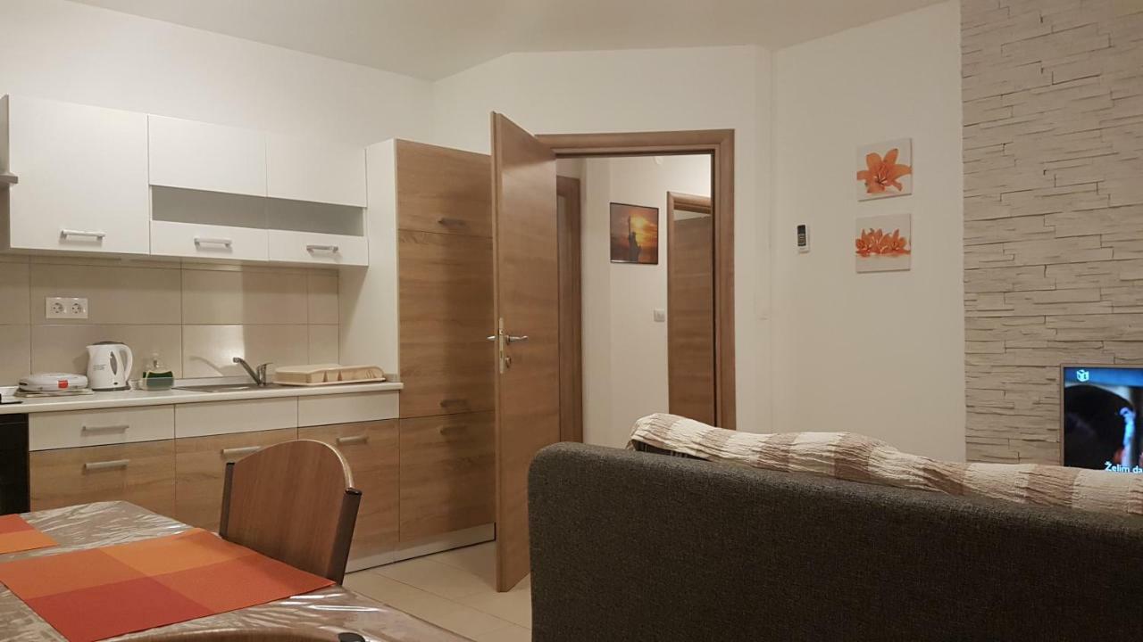 Apartment Orange Brist Пула Екстериор снимка