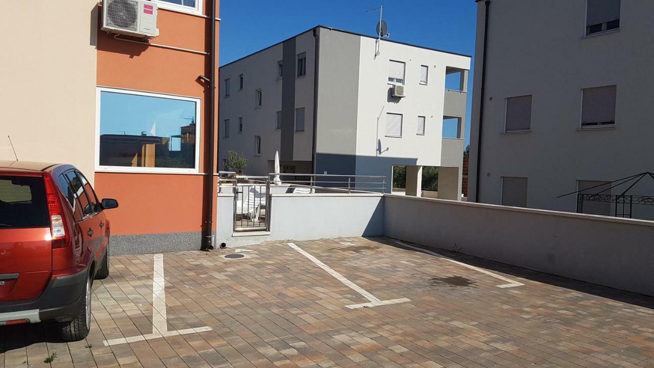 Apartment Orange Brist Пула Екстериор снимка