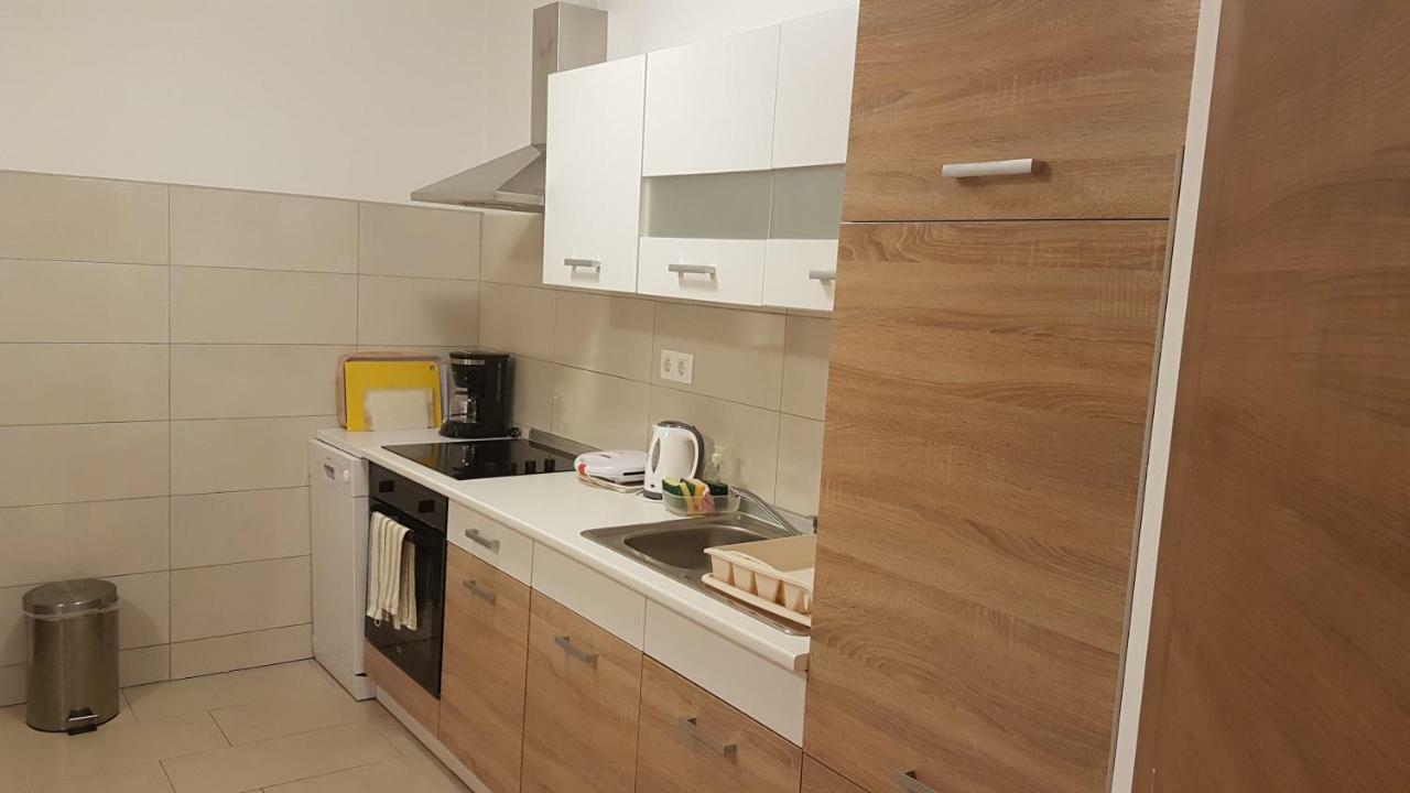 Apartment Orange Brist Пула Екстериор снимка