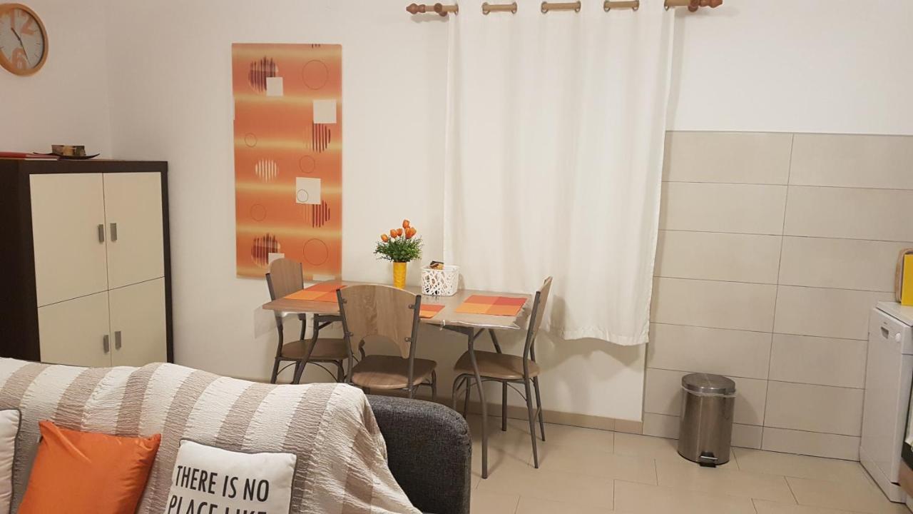 Apartment Orange Brist Пула Екстериор снимка