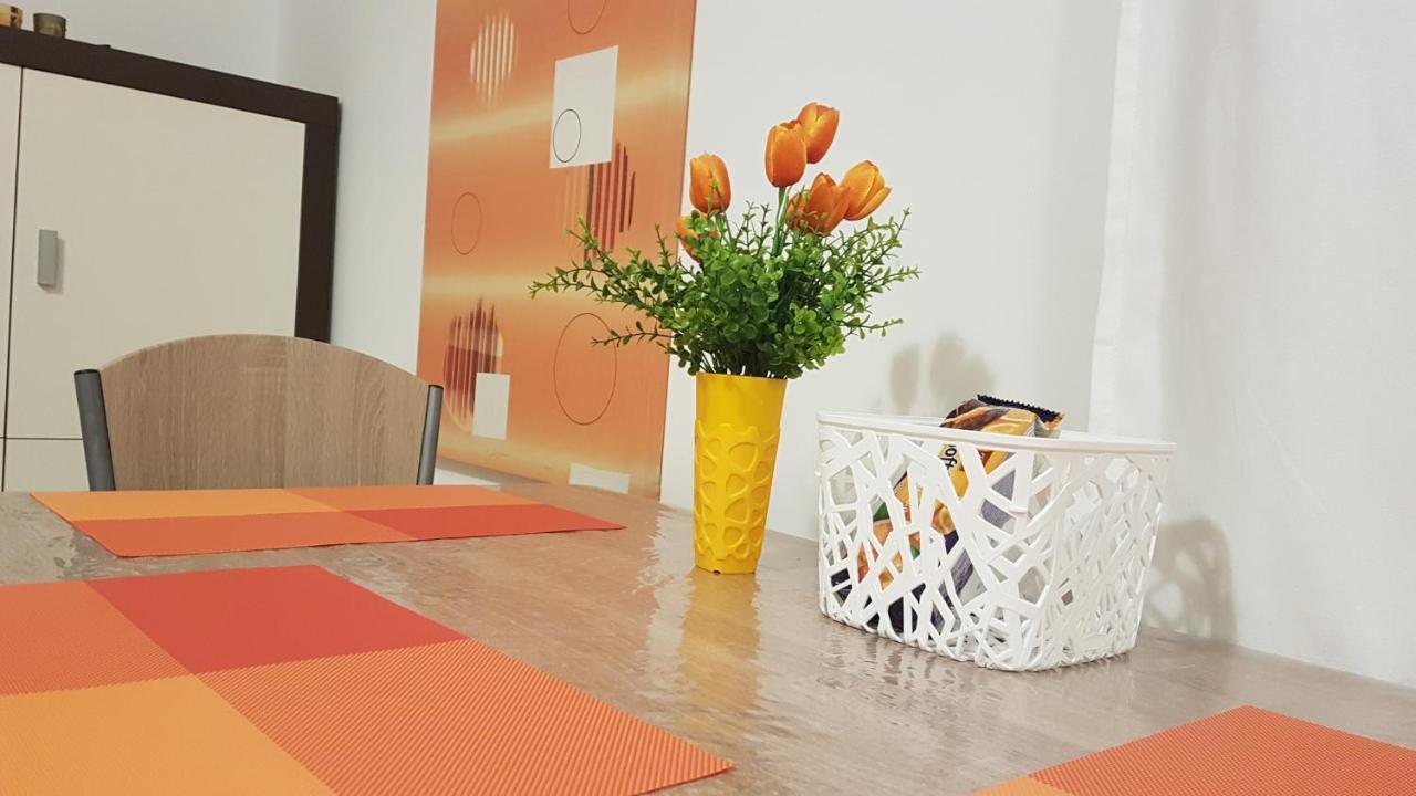 Apartment Orange Brist Пула Екстериор снимка
