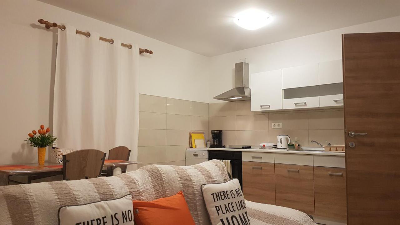 Apartment Orange Brist Пула Екстериор снимка